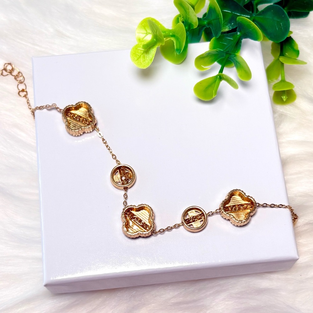 Gold Plated Clover Bracelet With Cluster Stones - Picture 9 of 9